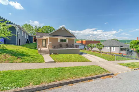 905 Cumberland St, Harriman, TN 37748
