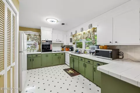 Kitchen - 8012 Sharp Rd, Powell, TN 37849 photo 1 of 2