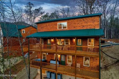 809 String Run Way, Pigeon Forge, TN 37863