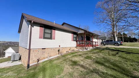 225 Oakwood Estates Dr, Lenoir City, TN 37772