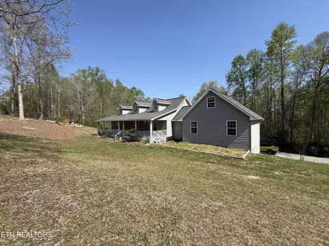 343 Johnson Ln, Jacksboro, TN 37757