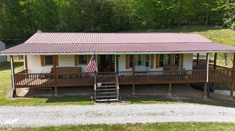 1976 Smoky Creek Rd, Huntsville, TN 37756