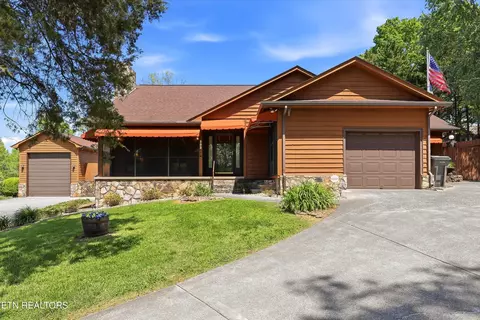 802 Oxford Hills Dr, Maryville, TN 37803
