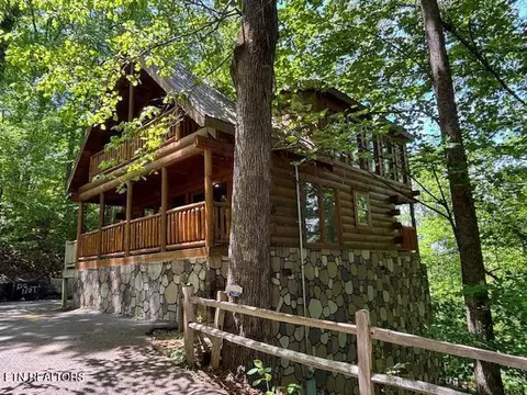 1428 Indian Ct, Sevierville, TN 37876