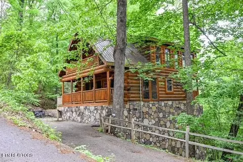 1428 Indian Ct, Sevierville, TN 37876