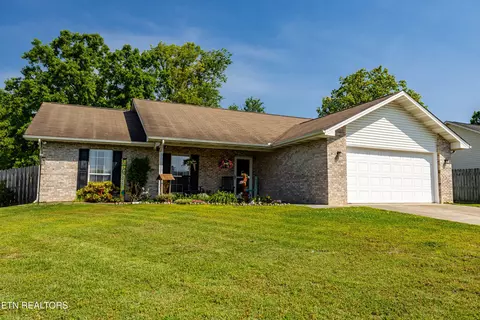 2122 Autumn Oak Cir, Maryville, TN 37801