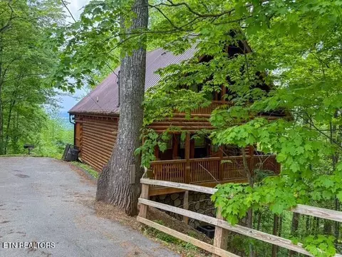 1444 Indian Ct, Sevierville, TN 37876