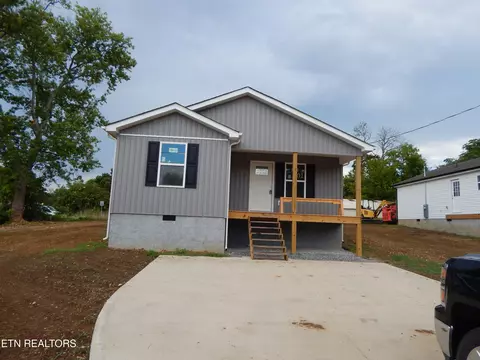 201 Kelsey St, Etowah, TN 37331