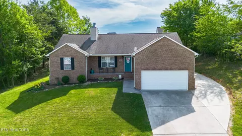 8429 Wade Crest Ln, Powell, TN 37849