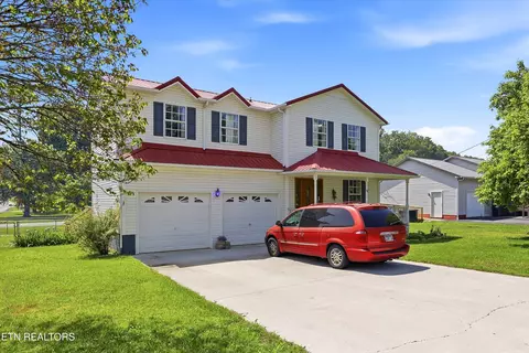 103 Ali Ln, Jacksboro, TN 37757