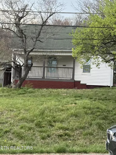 2715 White Oak Ln, Knoxville, TN 37917