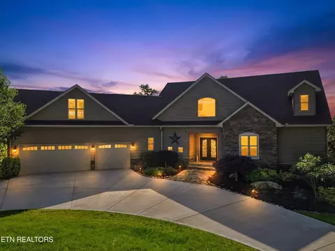 124 Cypress Dr, Dandridge, TN 37725