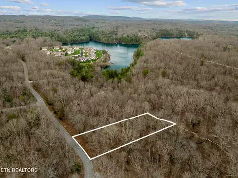 131 Hunterwood Ln, Crossville, TN 38558
