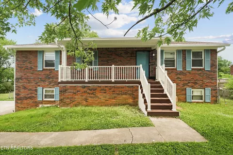 2108 NW Ho Co Ta Ke Ln, Knoxville, TN 37912