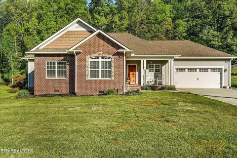 174 Zoe Cir, Jacksboro, TN 37757