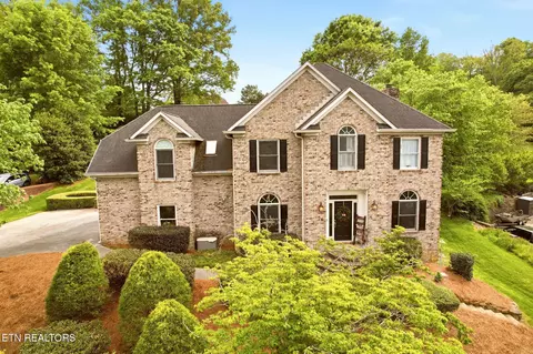 38 Riverside Dr, Oak Ridge, TN 37830