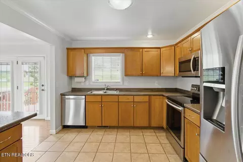 Kitchen - 262 Cresent St, Harrogate, TN 37752 photo 1 of 4