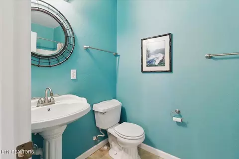 Bath - 262 Cresent St, Harrogate, TN 37752 photo 4 of 4