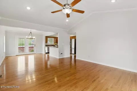 Living - 262 Cresent St, Harrogate, TN 37752 photo 3 of 3