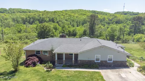 302 Sunset Ln, Harriman, TN 37748