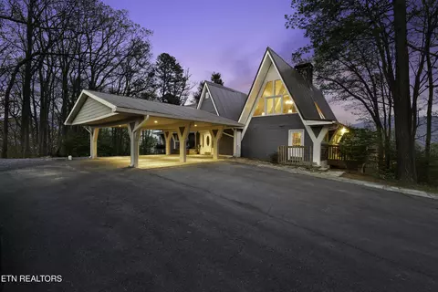 1066 Ski View Dr, Gatlinburg, TN 37738