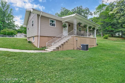 106 Dewey Rd, Oak Ridge, TN 37830