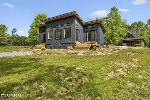 33 Dwellings Dr, Tracy City, TN 37387