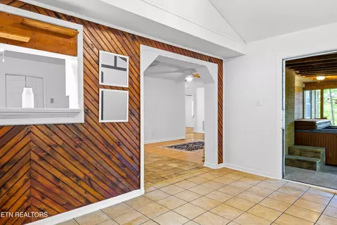 Entry Way - 8518 Coppock Rd, Corryton, TN 37721 photo 4 of 4