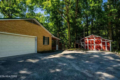 Exterior - 8518 Coppock Rd, Corryton, TN 37721 photo 4 of 10