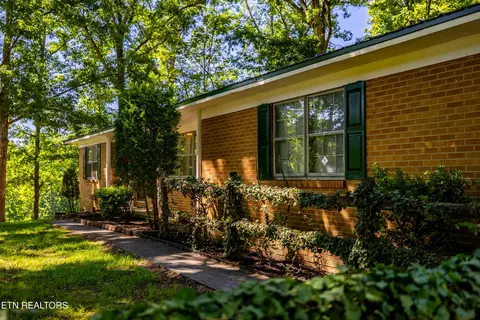 8518 Coppock Rd, Corryton, TN 37721