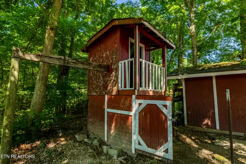 Exterior - 8518 Coppock Rd, Corryton, TN 37721 photo 6 of 10