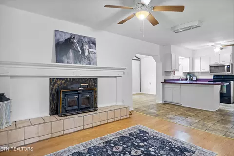 Living - 8518 Coppock Rd, Corryton, TN 37721 photo 1 of 2