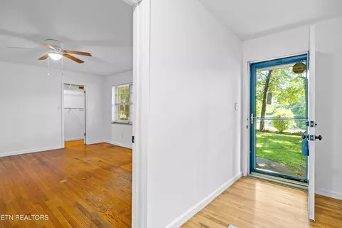 Entry Way - 8518 Coppock Rd, Corryton, TN 37721 photo 1 of 4