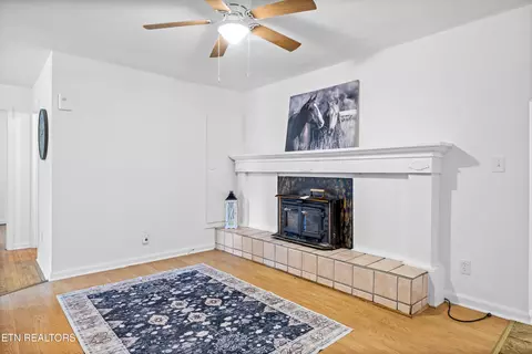 Living - 8518 Coppock Rd, Corryton, TN 37721 photo 2 of 2