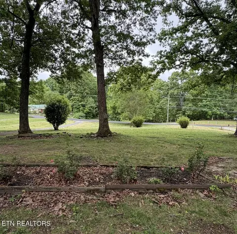Exterior - 8518 Coppock Rd, Corryton, TN 37721 photo 4 of 8