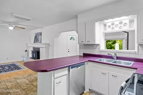 Kitchen - 8518 Coppock Rd, Corryton, TN 37721 photo 2 of 2