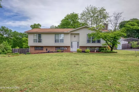 900 Foster Dr, Lenoir City, TN 37772