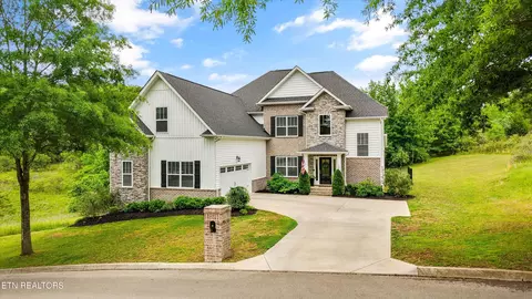 138 Pineberry East Rd, Oak Ridge, TN 37830