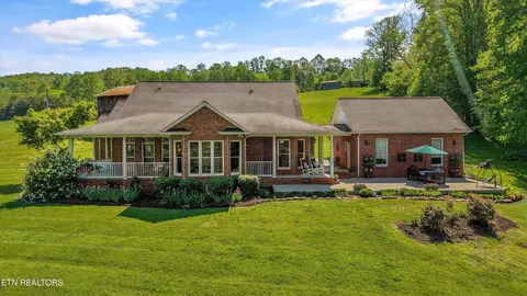4151 Cave Springs Rd, Tazewell, TN 37879