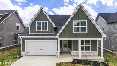 2504 Maroon Bells Rd, Knoxville, TN 37932