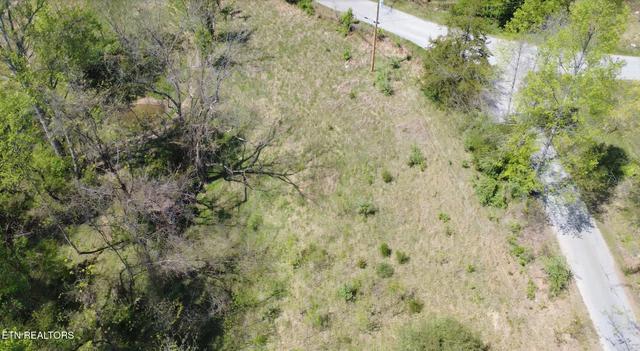 122 Nelson Ln, Jacksboro, TN 37757