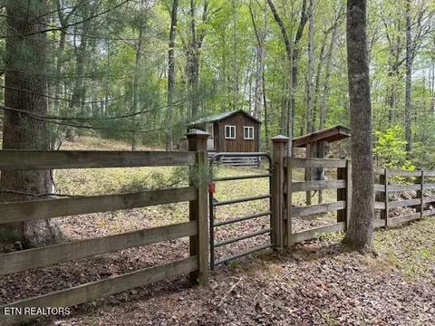 500 Spruce Creek Dr, Jamestown, TN 38556