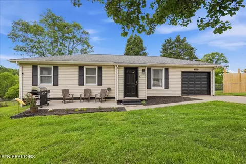 1847 Nandina Dr, Maryville, TN 37801