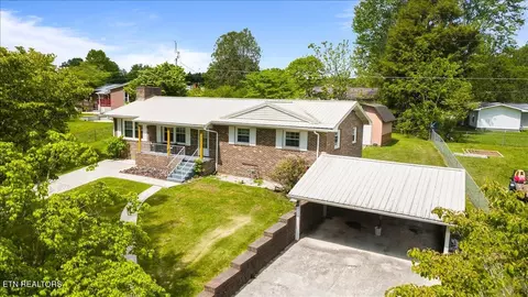 322 Shoreline Cir, La Follette, TN 37766