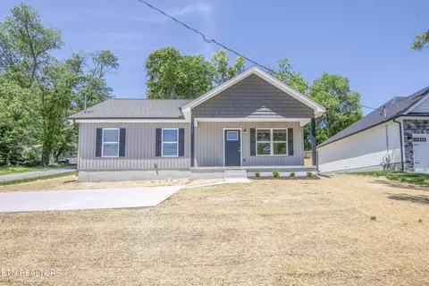 912 Mcadoo St, Clinton, TN 37716
