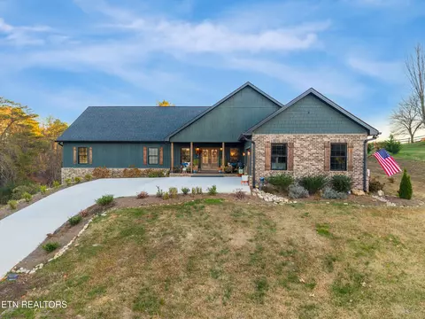 5216 Three Bars Ln, Seymour, TN 37865