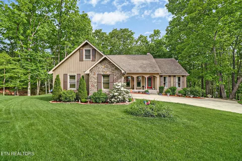 19 Claremont Cir, Crossville, TN 38558
