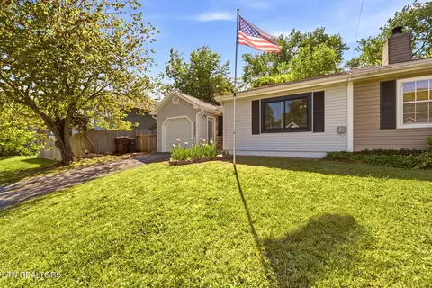 7504 NW Chatham Cir, Knoxville, TN 37909