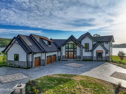 202 Crown Jewel Ln, La Follette, TN 37766