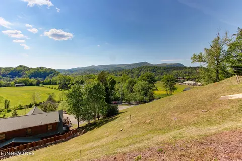 1801 Stone Wood Way, Pigeon Forge, TN 37862